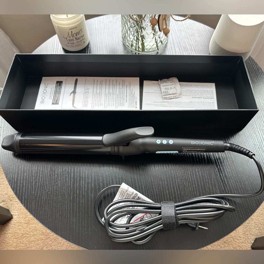 Bioionic Black Pro Curling Iron 1.5 Long Barrel Style - Picture 4 of 7